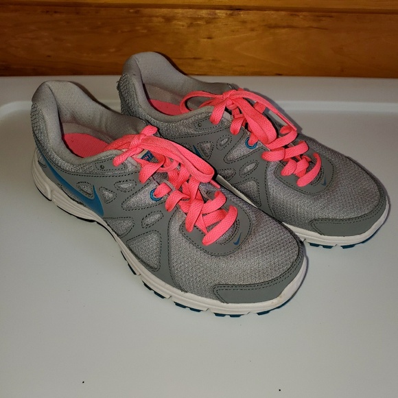 Nike Revolution 2, Womens size 7 - Picture 2 of 6